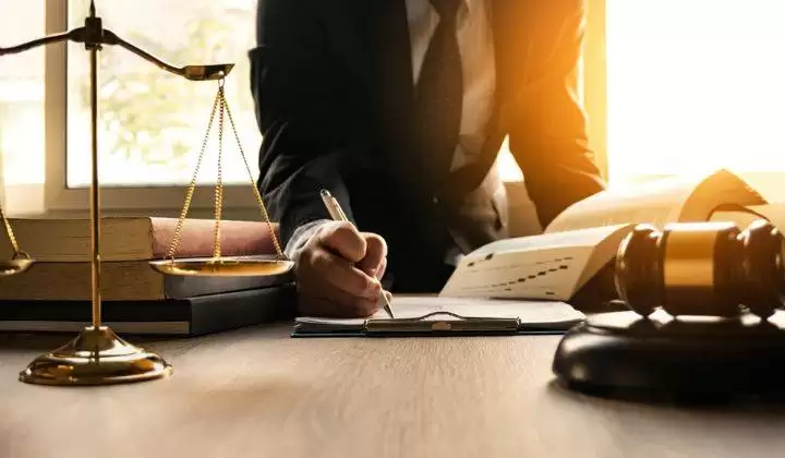 وکیل از ما