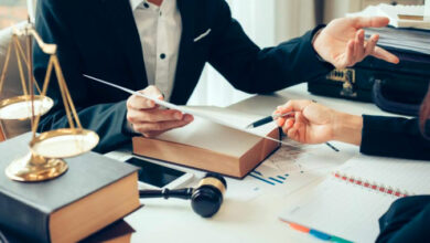 آیا وکیل برای درخواست مانداموس در کانادا ضروری است؟